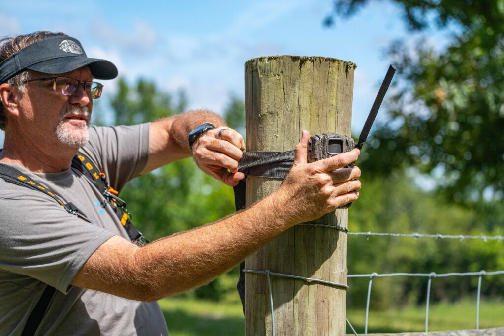 Setting up a trail camera for deer hunting 